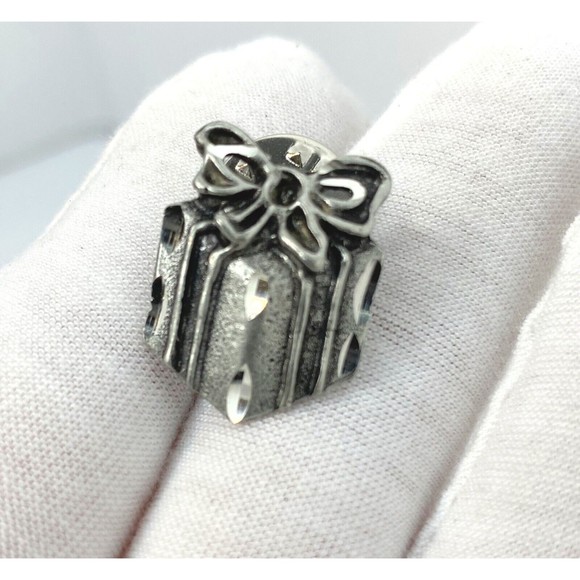 Christmas Present Pin Pewter Label Pin, Tack Pin, Christmas Pewter Pin Vintage - Picture 1 of 7